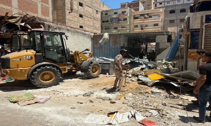 عقب حريق المحال التجارية.. حملة مكبرة لإزالة الإشغالات بمنطقة الفلكي بالإسكندرية