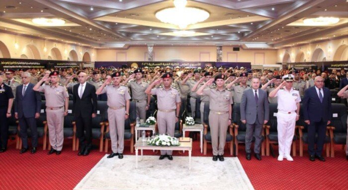 وزير الدفاع يشهد فعاليات اليوم العلمي للكلية الفنية العسكرية