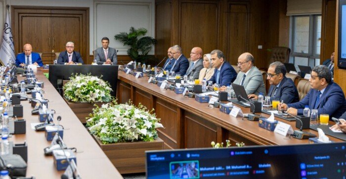 مجلس إدارة اقتصادية قناة السويس يستعرض الموقفين المالي والترويجي للهيئة والموافقة على عدد من المشروعات الاستثمارية