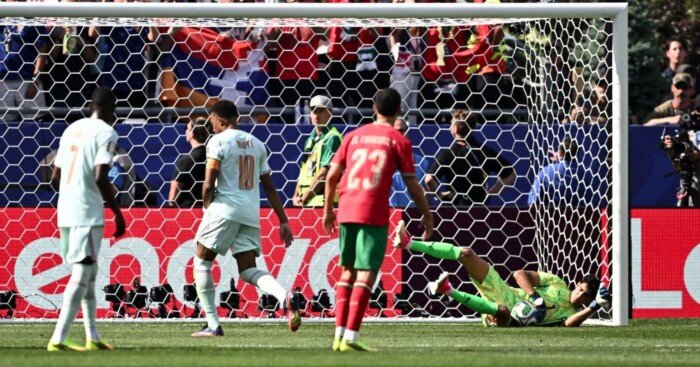 بونو يتألق.. التعادل السلبي يحسم الشوط الأول بين فرنسا والمغرب في كأس العالم «فيديو»