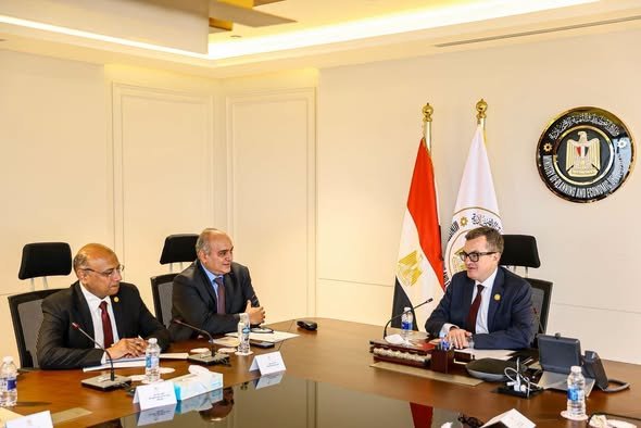 وزير التخطيط يبحث مستجدات تطبيق «موازنة البرامج والأداء» لتحسين إدارة الاستثمارات الحكومية