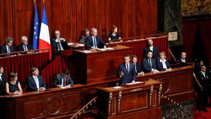 البرلمان الفرنسي يرفض حجب الثقة عن الحكومة