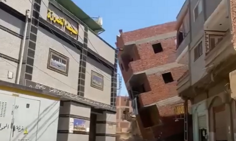 فيديو مرعب لانهيار منزل في مصر.. والأهالي يكشفون السبب