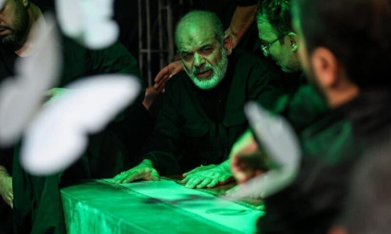 أول ظهور لقائد الحرس الثوري.. واضعا يده على نعش خامنئي