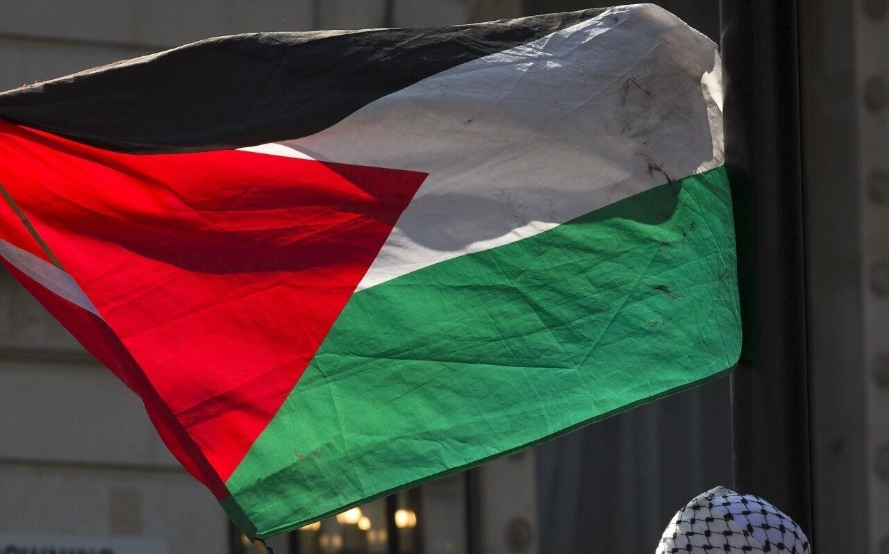 السلطة الفلسطينية تضغط على دولة خليجية لإبعاد نشطاء فلسطينيين معارضين
