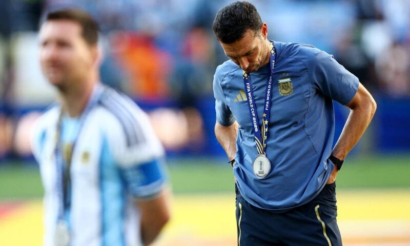 مدرب الأرجنتين يثير الشكوك حول مستقبله بعد خسارة كأس العالم