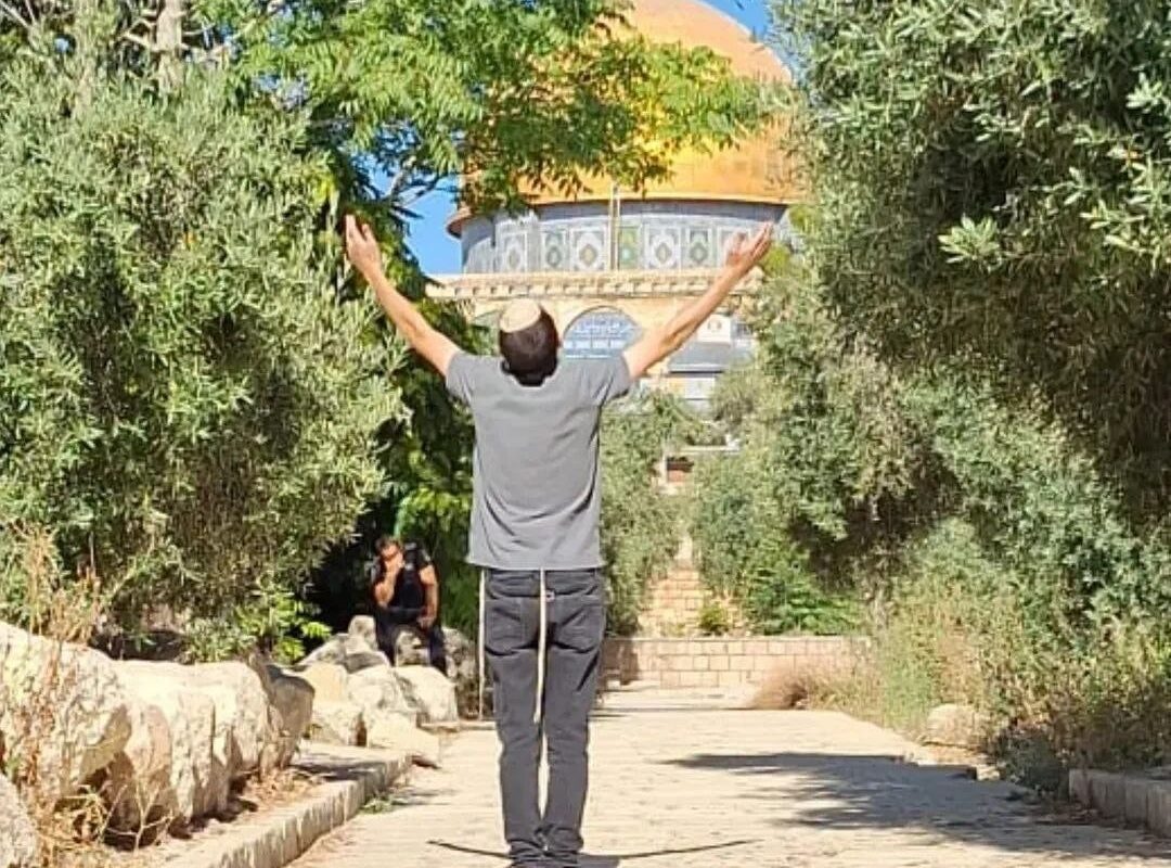 مستوطنون يقتحمون باحات المسجد الأقصى بحماية من شرطة الاحتلال