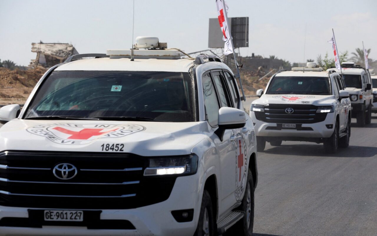 بعد قرار عدم قانونية منعها.. قيود مشددة على زيارات الصليب الأحمر للأسرى في سجون الاحتلال