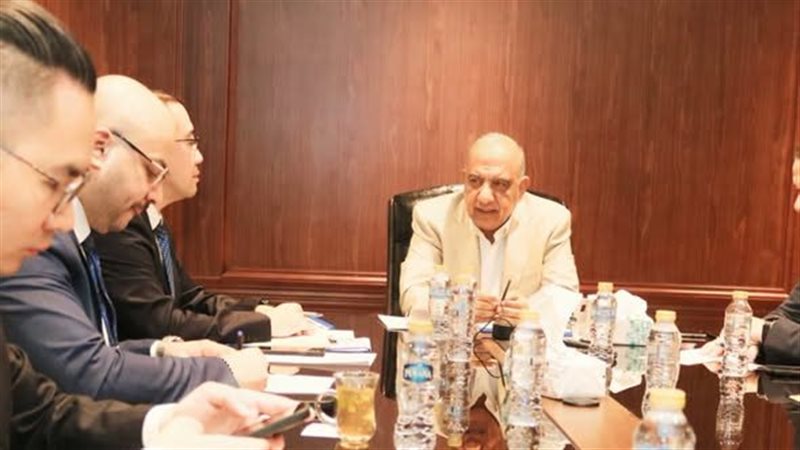 وزير الكهرباء يبحث مع وفد صيني تحديث الشبكة وحلول دمج الطاقات المتجددة