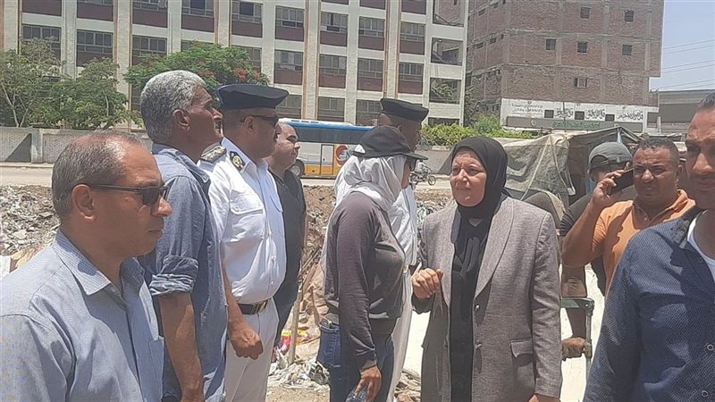 نائب محافظ القليوبية تقود حملة موسعة لإزالة الإشغالات وتطهير ترعة الشرقاوية بشبرا الخيمة (صور)