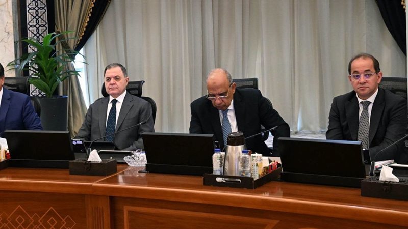 وزير الكهرباء يستعرض القدرات الحالية والمخططة من الطاقات المتجددة