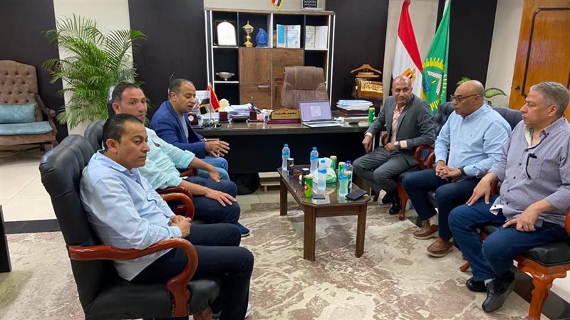 رئيس مدينة الشروق يبحث مع مسؤول الشؤون العقارية بالمجتمعات العمرانية الجديدة إجراءات توفيق الأوضاع والقرعة العلنية التسكينية (صور)