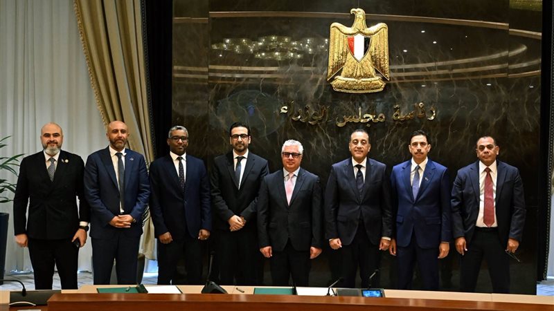 مدبولي يشهد توقيع 3 عقود لوجستية جديدة بقناة السويس لتعزيز التجارة العالمية