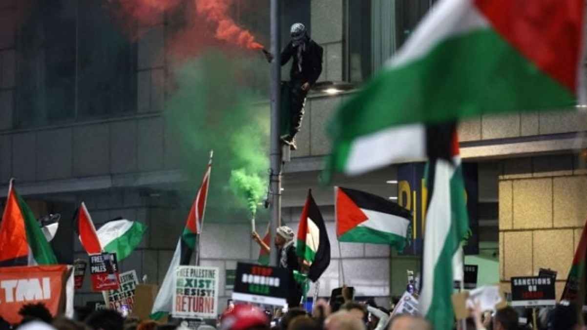 مرشح ديمقراطي للرئاسة الأمريكية: “إسرائيل” أصبحت منبوذة