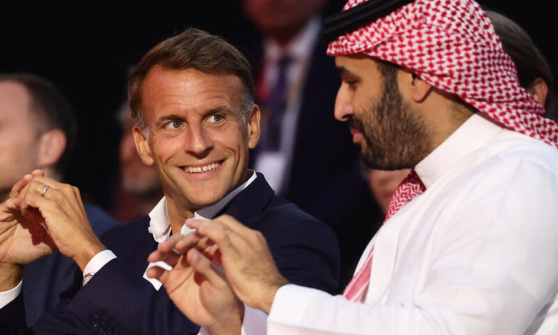 ماكرون يستقبل ولي العهد السعودي في زيارة ليومين تتناول الشراكة وملفات الشرق الأوسط