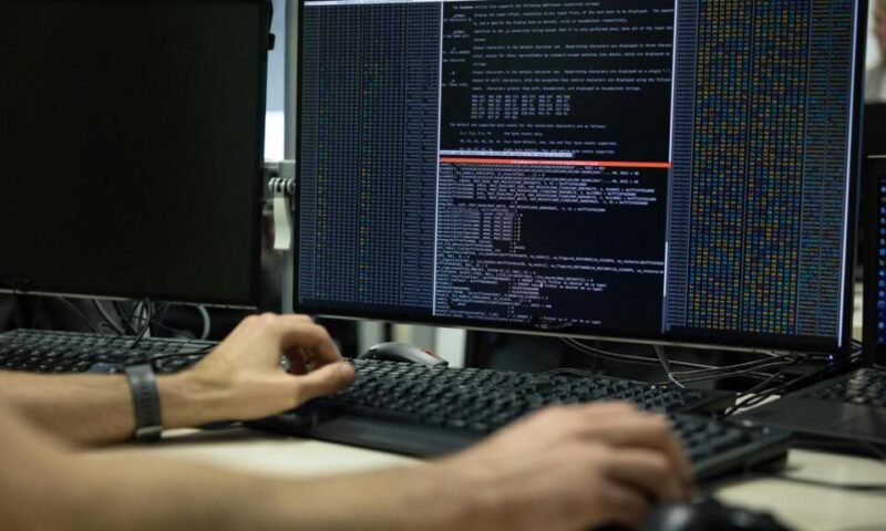 ترامب يوقع مذكرة رئاسية تتيح استخدام الأدوات ‌السيبرانية ​لمكافحة الجريمة العابرة للحدود