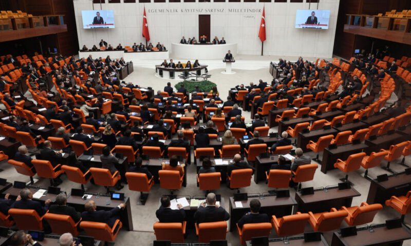 تركيا: غالبية النواب في البرلمان يوقعون على اقتراح قانون يتعلق بمستقبل مقاتلي حزب العمال الكردستاني