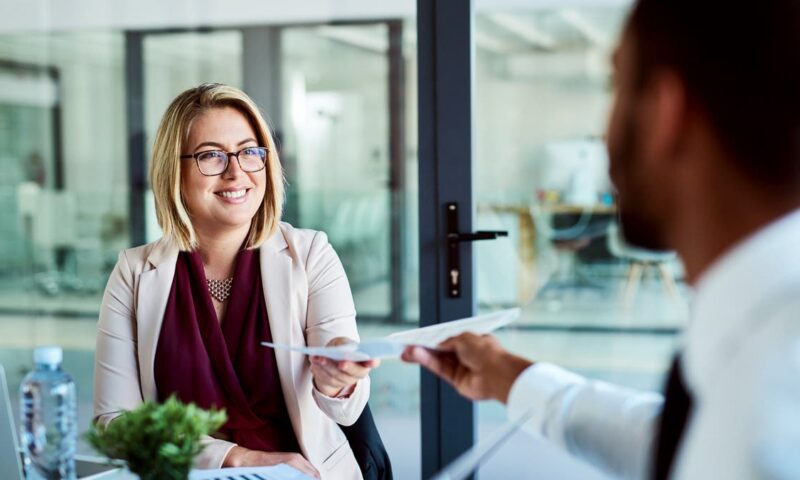 5 نصائح مهنية يرددها الآباء قد تعرقل نجاحك الوظيفي