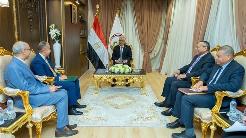 وزير الإنتاج الحربي يستقبل سفير مصر لدى أوغندا لبحث سبل تعزيز التعاون المشترك