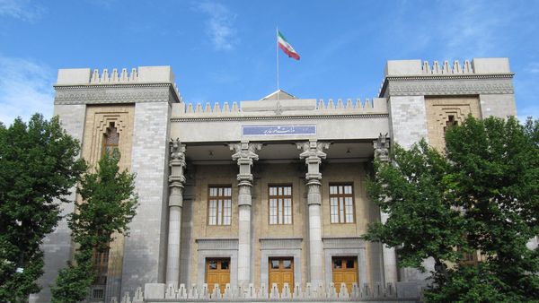 الخارجية الإيرانية: طهران ستستخدم جميع الوسائل للدفاع المشروع عن حقوقها وأمنها القومي