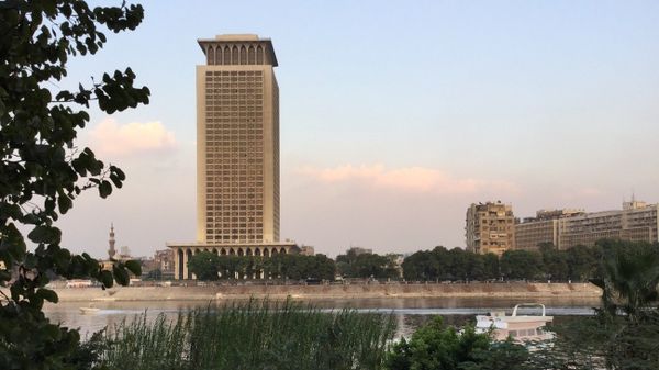 الخارجية المصرية: التحقيقات جارية للتعرف على ملابسات حادث استهداف سفينتين في ميناء دمياط – عاجل