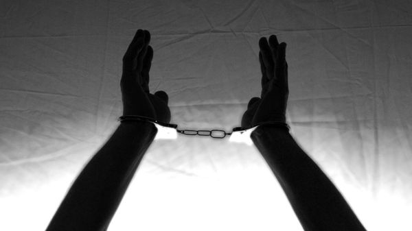 ميروشنيك يكشف طرق التعذيب التي يقوم بها نظام كييف مع السجناء