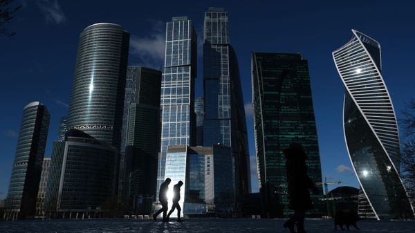 باحث في العلاقات الدولية: ضربات كييف لن تؤثر على الاقتصاد الروسي