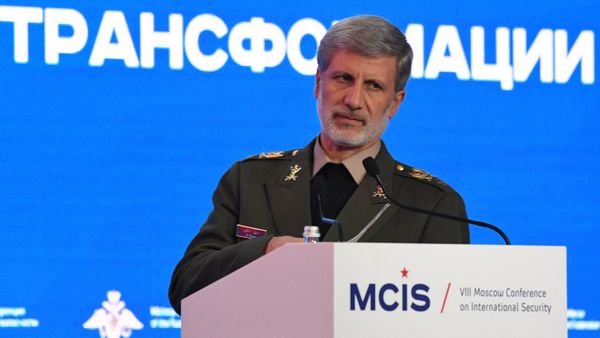 قائد الجيش الإيراني: مضيق هرمز لن يعود أبدا إلى وضعه السابق