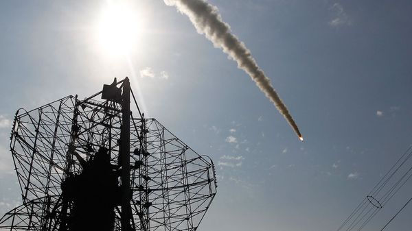 الجيش الأمريكي يغرق سفينة متهمة بدعم تهريب المخدرات في المحيط الهادئ