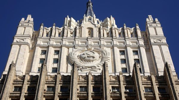 هجوم نظام كييف على حافلة تقل عمالا بمقاطعة زابوروجيه جريمة حرب متعمدة- الخارجية الروسية