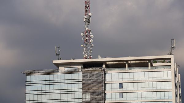مصر… إحالة شركات المحمول الأربع إلى النيابة بسبب تسجيل خطوط بأسماء مواطنين دون علمهم