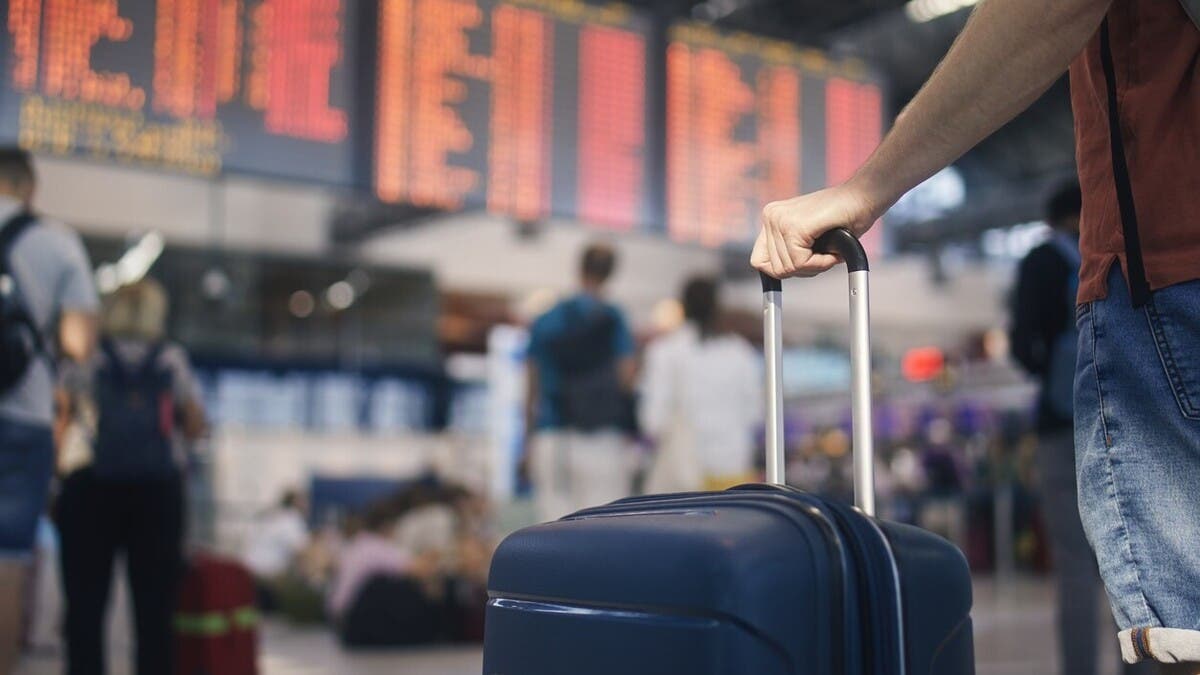 الإقبال السياحي المرتفع يثير أزمات في مطار أثينا.. أقلها إرهاق المراقبين الجويين