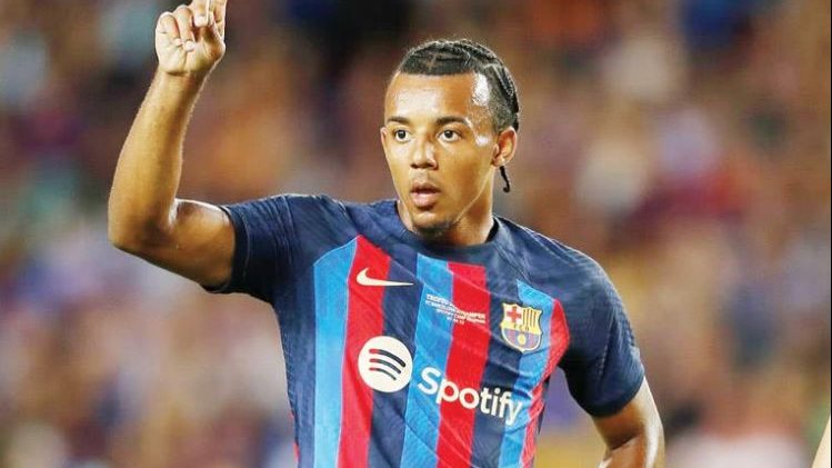 خلافه مع فليك يفتح الباب.. هل يرحل كوندي عن برشلونة؟