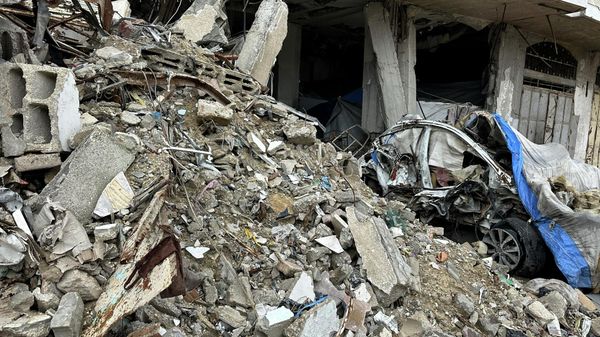 “حماس” تدين غارة إسرائيلية وسط غزة وتحذر من مخططات لتهجير السكان