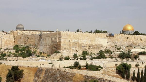 مستوطنون يقتحمون المسجد الأقصى ويؤدون طقوسا تلمودية في باحاته
