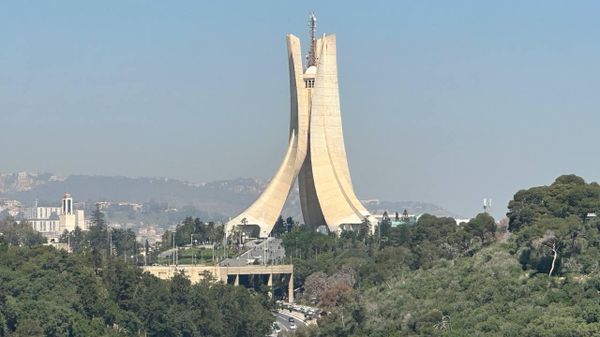 الجزائر تفكك شبكة دولية منظمة للإتجار بالممنوعات وتضبط أكثر من 10 ملايين قرص مخدر