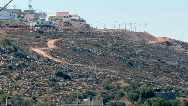 وزير فلسطيني: إسرائيل هجرت 6 آلاف فلسطيني من المناطق “ج” وقطعت أوصال الضفة بـ1000 حاجز