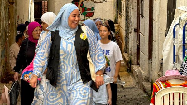 نساء في دروب القصبة… مرشدة سياحية تصنع للجزائريات موعدا مع ذاكرة المدينة
