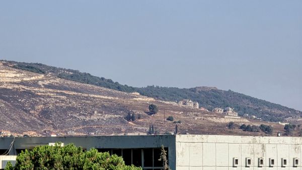 نائب عن “حزب الله” اللبناني: لن نتخلى عن تلة “علي الطاهر” ورفضنا تسليمها للجيش لأنه مطلب إسرائيلي