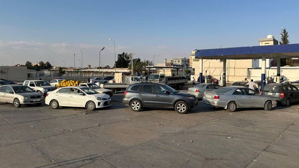 أزمة وقود في طرابلس الليبية… هل يوجد نقص في مخزون البلاد النفطي؟
