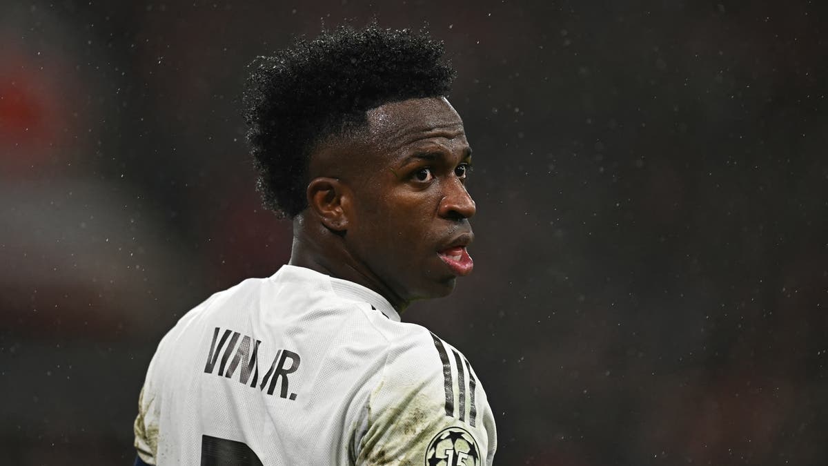 فينيسيوس يصدم جماهير ريال مدريد بحذف صور “إنستغرام”