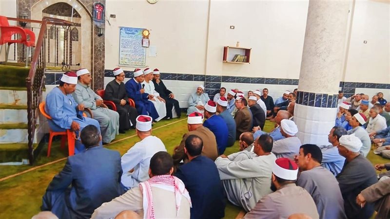 مدير أوقاف الفيوم يبحث مع الأئمة والعاملين بإدارتي فيديمين وسنورس جهود تحسين الأداء