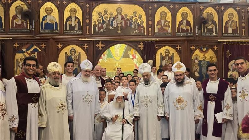الأنبا بساده يرسم شماسة جدد للخدمة في إيبارشية أخميم