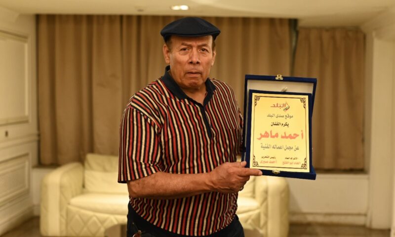 أحمد ماهر: والدي هددني بطلاق والدتي حال دخولي الفن.. خاص