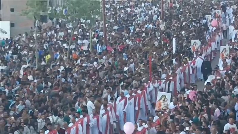 مليونية بالبالونات والزغاريد، مشاهد مبهجة لاحتفالات دير العذراء بجبل أسيوط (فيديو)