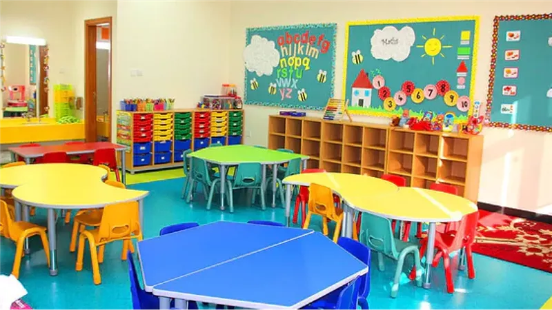 تجربة كيميائية وإصابة أطفال بحروق، النيابة تفرغ كاميرات حضانة بالتجمع