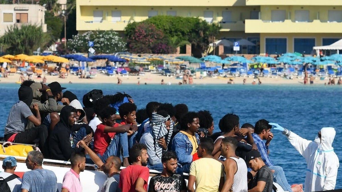 رويترز: فقدان 13 تونسيا إثر غرق مركب مهاجرين قبالة السواحل التونسية