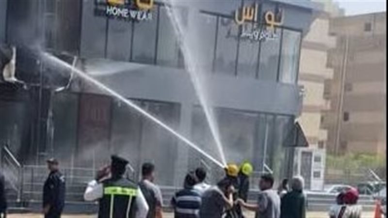 إخماد حريق نشب داخل محل ملابس في المقطم