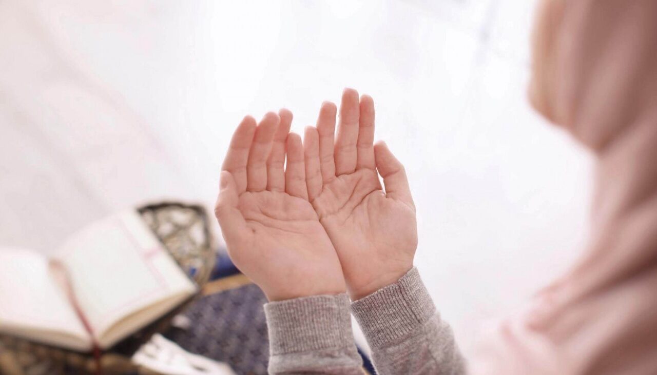 دعاء لطرد النكد من المنزل وسداد الديون .. أدركه بـ 10 كلمات