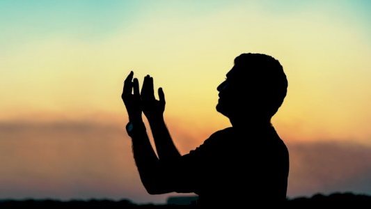 دعاء الفجر لتفريج كل همومك.. أفضل الأدعية المستجابة بعد صلاة الفجر لقضاء الحوائج